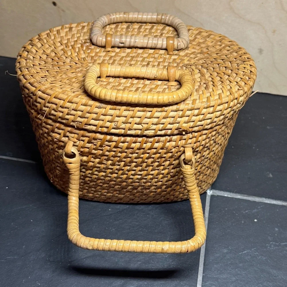 Vintage Hand Woven Rattan Wicker Basket w Lid & Dual Handles Oval Storage Spring